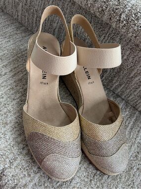 Anne Klein Cream & Metallic gold silver Espadrille Wedges. Size 9.5
